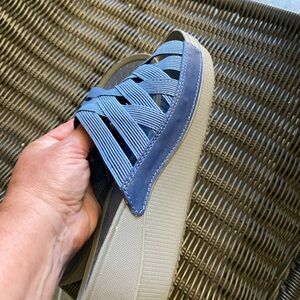 Almost new. Periwinkle blue Bare Traps-9